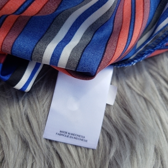 Express Striped Extended Shoulder V-neck Top M - Picture 6 of 6